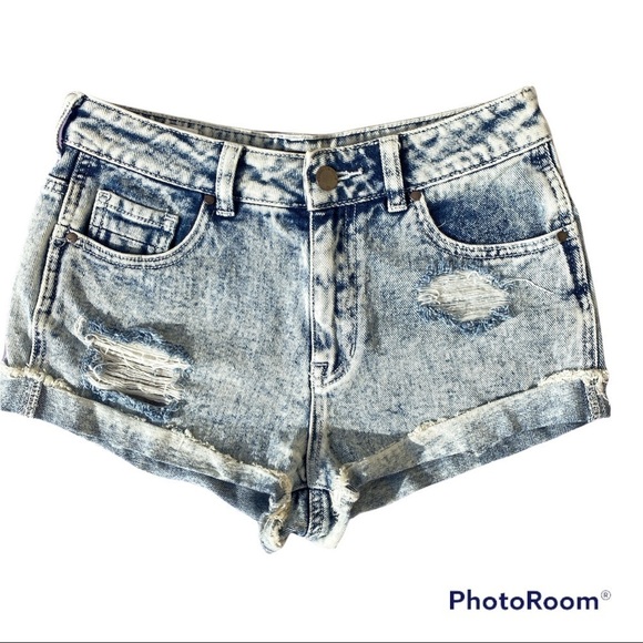 Kendall & Kylie. Shorts.​ - Picture 4 of 7